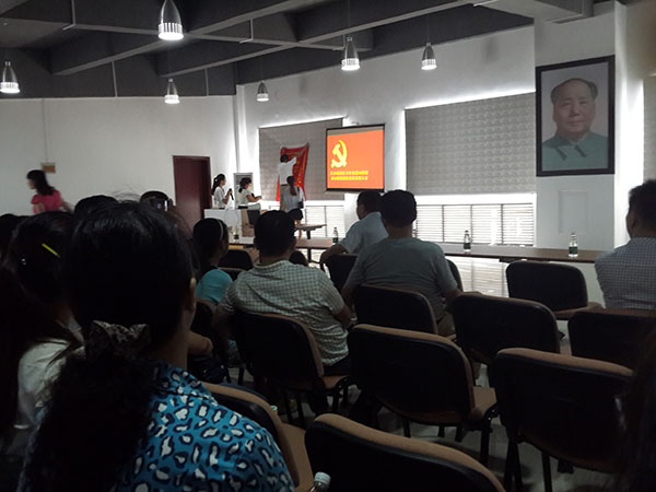 長(zhǎng)沙高新區(qū)非公黨建14聯(lián)組暨8聯(lián)組在韶山華潤(rùn)希望小鎮(zhèn)召開預(yù)備黨員宣誓大會(huì) 長(zhǎng)沙高新區(qū)非公黨建14聯(lián)組暨8聯(lián)組在韶山華潤(rùn)希望小鎮(zhèn)召開預(yù)備黨員宣誓大會(huì)